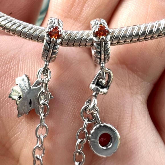 Maple Leafs 🍁 Safety Chain Dangle Charm - Picture 8 of 10